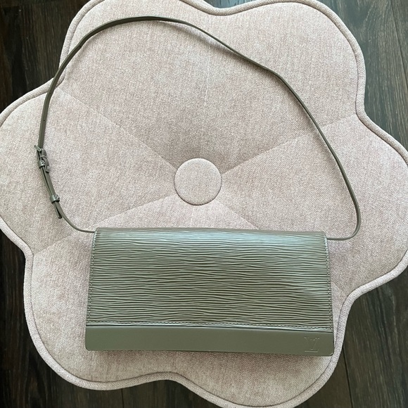 Louis Vuitton Epi Honfleur Brown Shoulder Bag - Picture 2 of 16